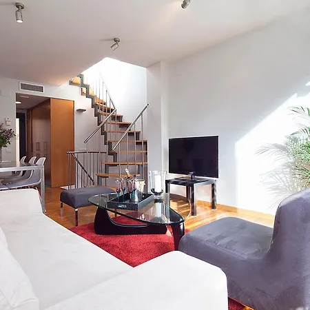 My Space Emirates - Park Gueell Triplex With Private Terrace דירה ברצלונה